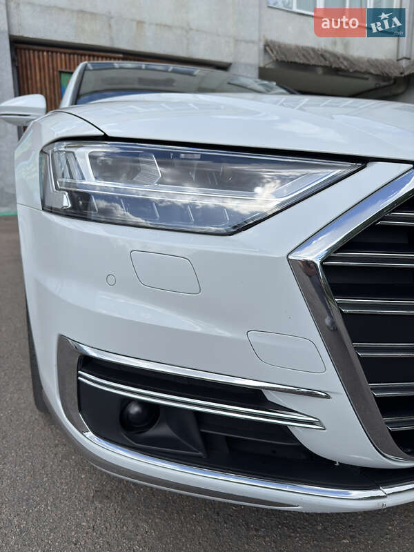 Седан Audi A8 2018 в Ровно