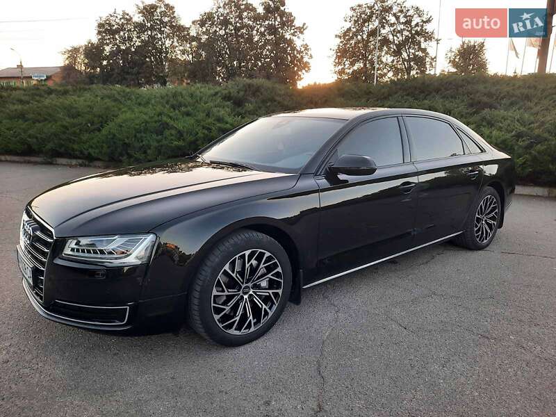 Седан Audi A8 2017 в 