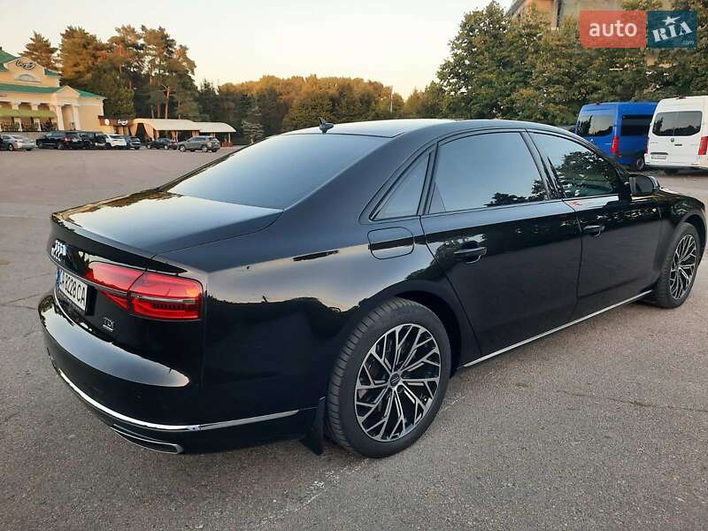 Седан Audi A8 2017 в Умани