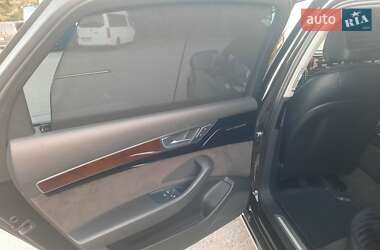 Седан Audi A8 2017 в 