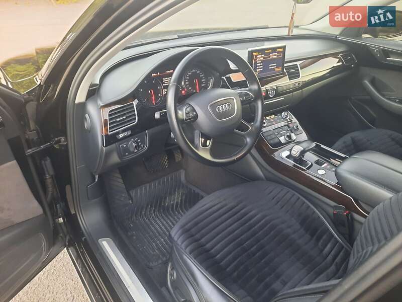 Седан Audi A8 2017 в Умани
