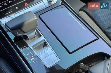 Седан Audi A8 2019 в 