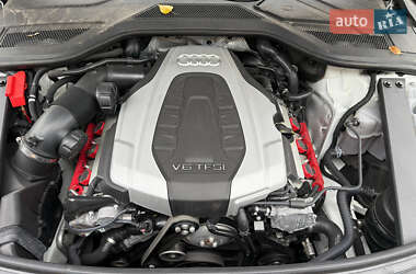 Седан Audi A8 2016 в 