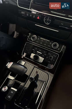 Седан Audi A8 2017 в 