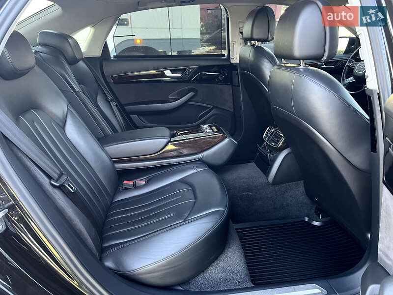 Седан Audi A8 2017 в Вінниці