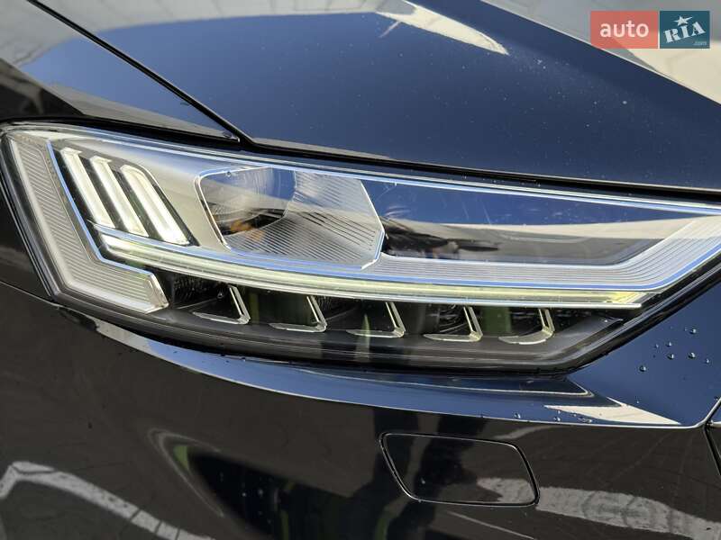 Седан Audi A8 2021 в Києві