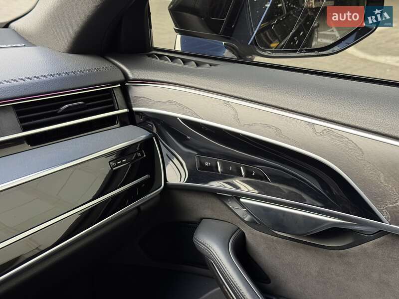 Седан Audi A8 2021 в Києві