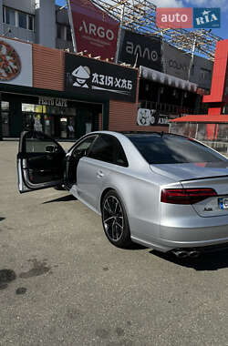 Седан Audi A8 2017 в 