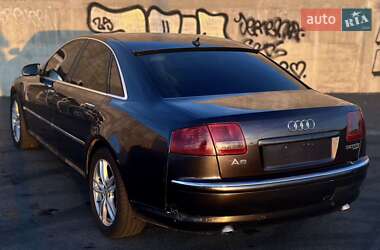 Седан Audi A8 2004 в 