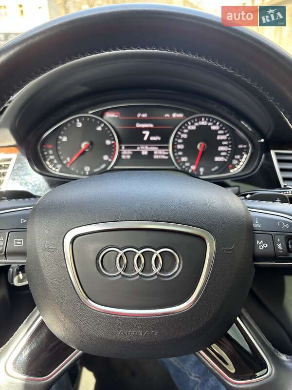Седан Audi A8 2017 в Киеве