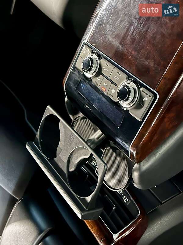 Седан Audi A8 2013 в Львові