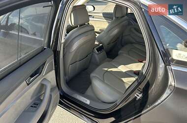 Седан Audi A8 2015 в 