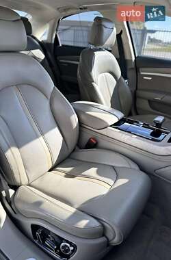 Седан Audi A8 2015 в 