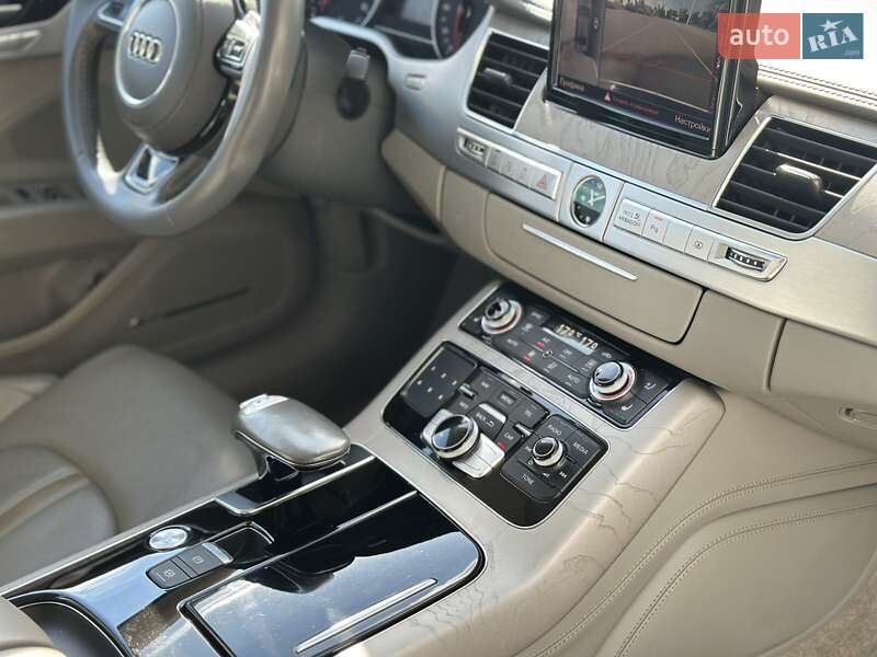 Седан Audi A8 2015 в Полтаве
