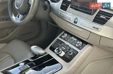 Седан Audi A8 2015 в 