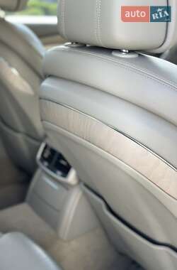 Седан Audi A8 2015 в 