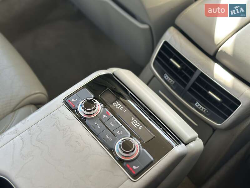 Седан Audi A8 2015 в Полтаве