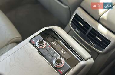 Седан Audi A8 2015 в 