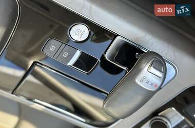 Седан Audi A8 2015 в 