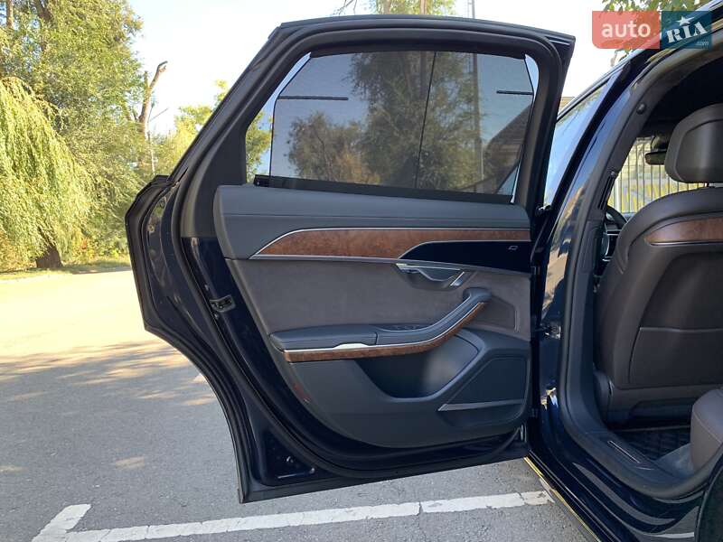 Седан Audi A8 2023 в Кривом Роге