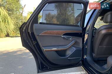 Седан Audi A8 2023 в 