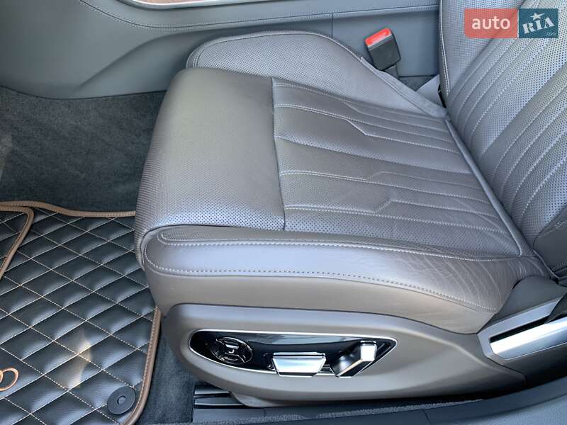 Седан Audi A8 2023 в Кривом Роге
