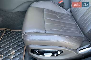 Седан Audi A8 2023 в 