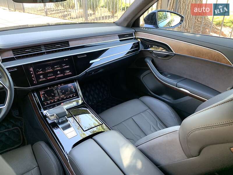 Седан Audi A8 2023 в Кривом Роге