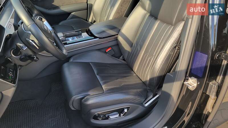 Седан Audi A8 2018 в Хмельницькому