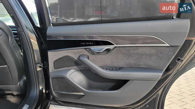 Седан Audi A8 2018 в Хмельницькому