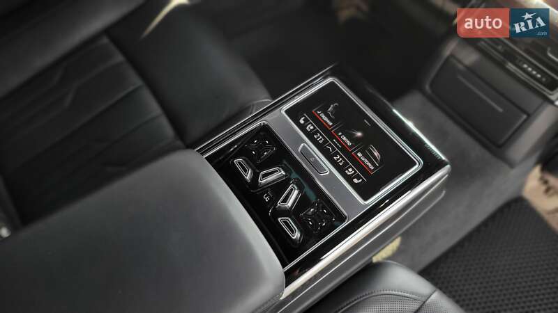 Седан Audi A8 2018 в Хмельницькому