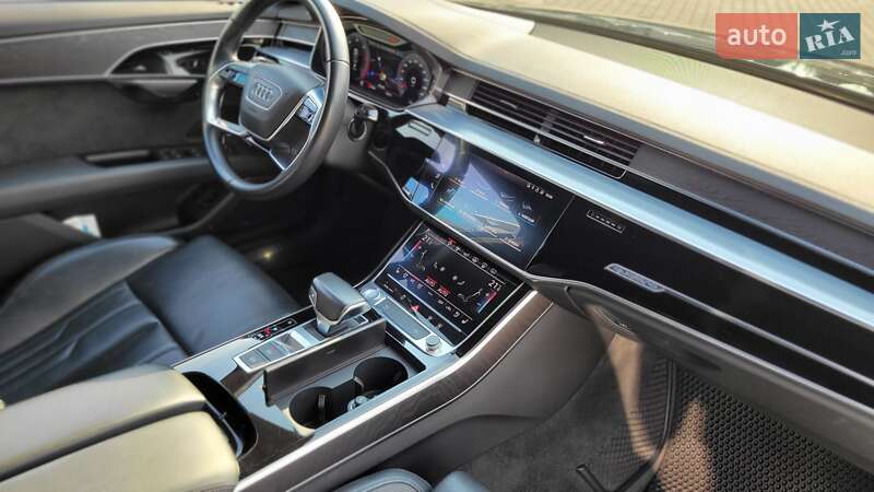 Седан Audi A8 2018 в Хмельницькому