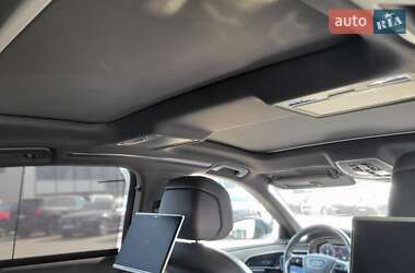 Седан Audi A8 2018 в 