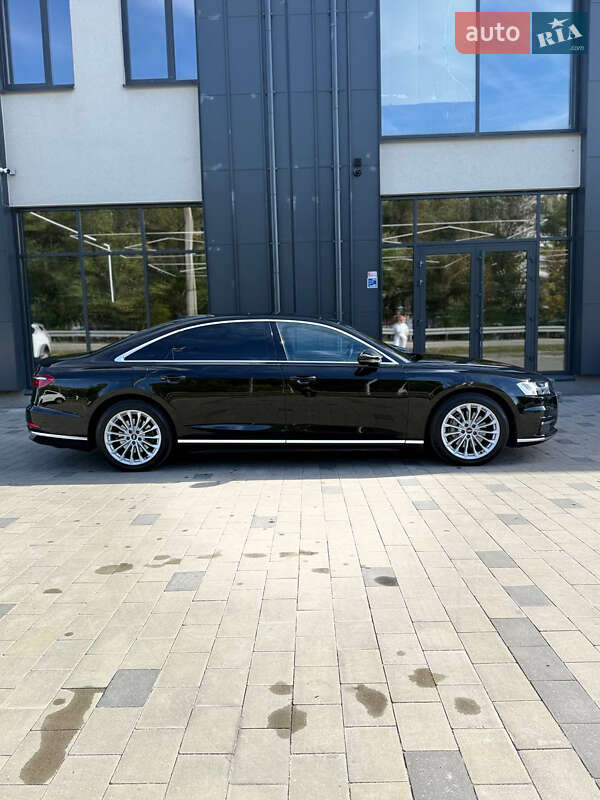 Седан Audi A8 2021 в Дніпрі