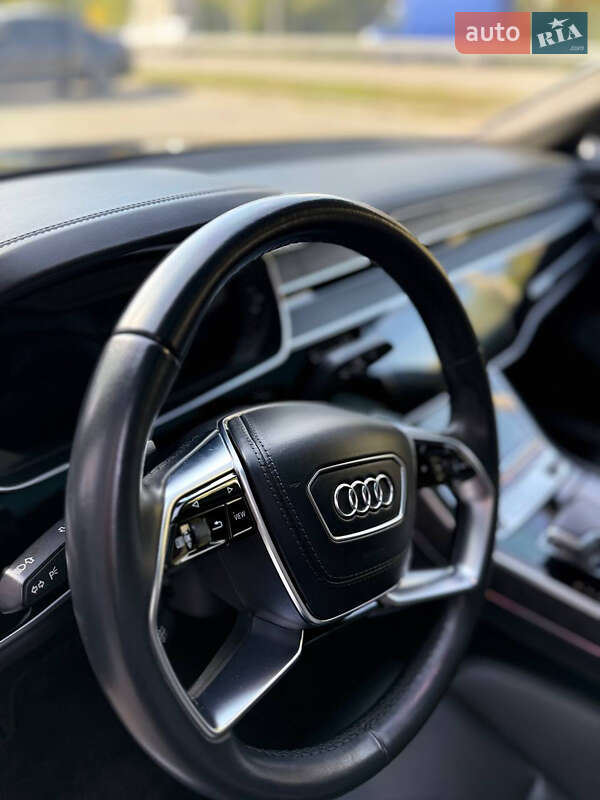 Седан Audi A8 2021 в Дніпрі