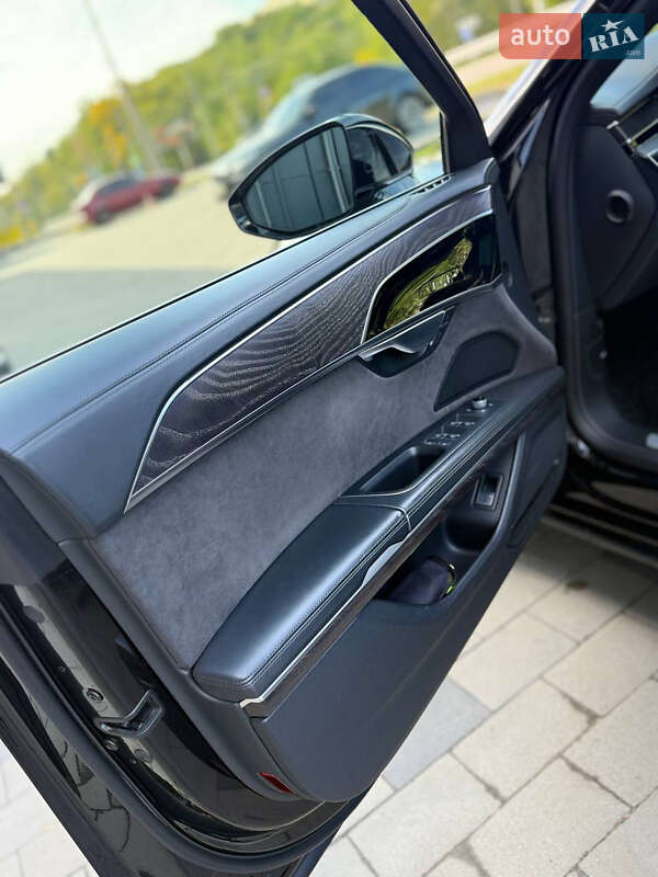 Седан Audi A8 2021 в Дніпрі