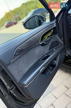Седан Audi A8 2021 в 