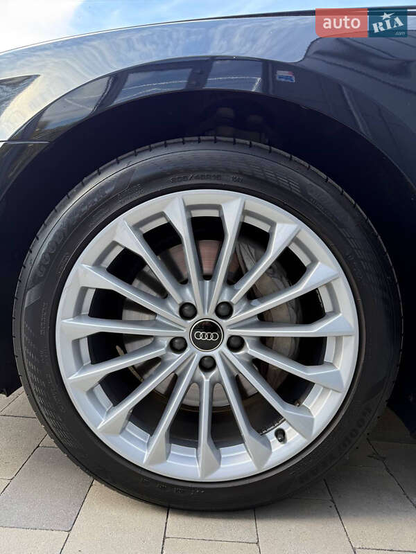 Седан Audi A8 2021 в Дніпрі