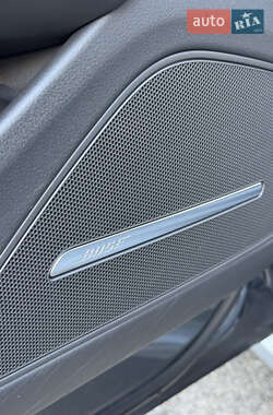 Седан Audi A8 2016 в 