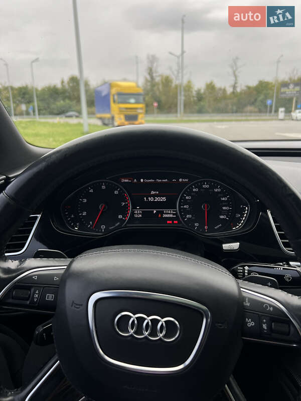 Седан Audi A8 2012 в Киеве