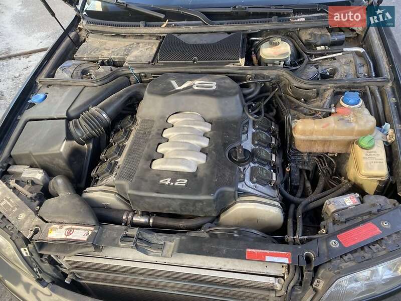 Седан Audi A8 1998 в Синельниково