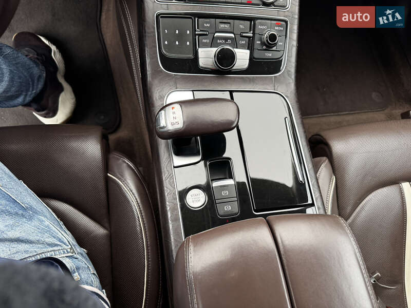 Седан Audi A8 2011 в Києві