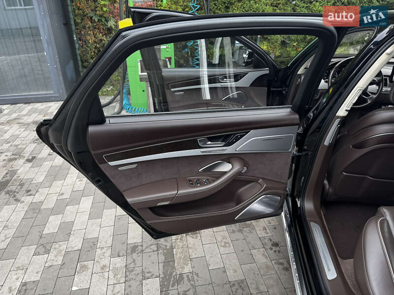 Седан Audi A8 2011 в Києві