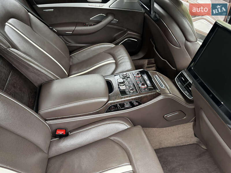 Седан Audi A8 2011 в Києві