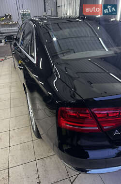 Седан Audi A8 2011 в 