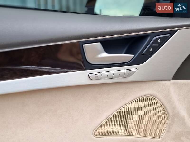 Седан Audi A8 2014 в Києві