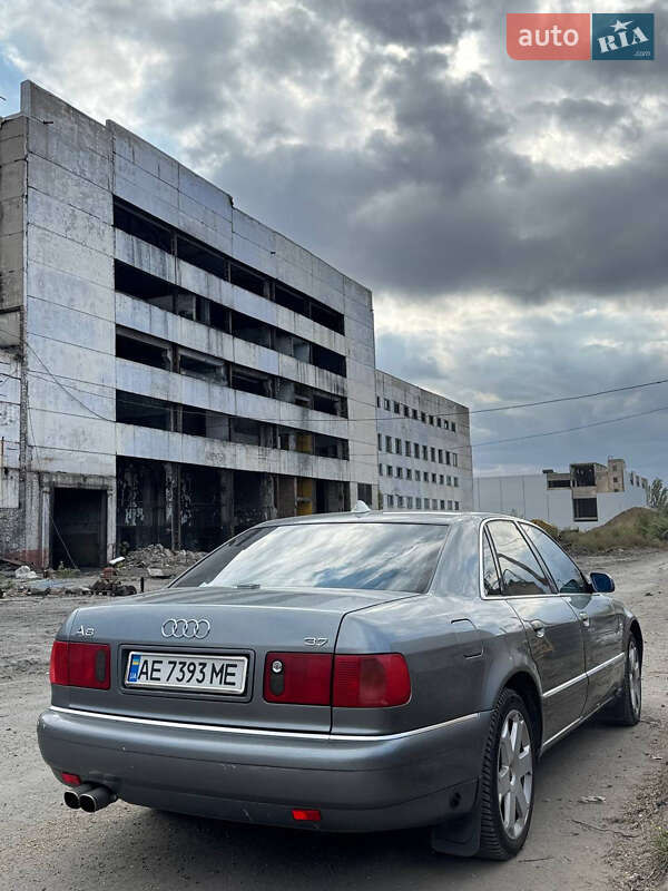 Седан Audi A8 1999 в Днепре