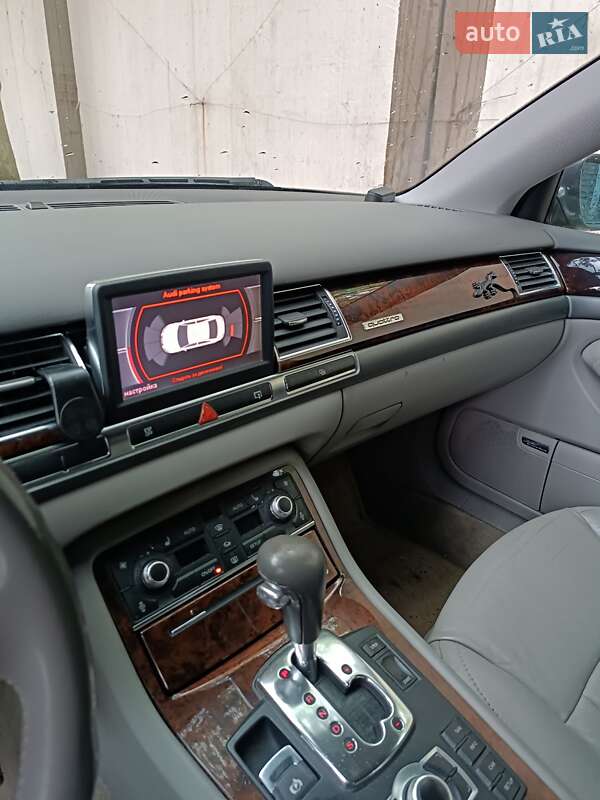 Седан Audi A8 2003 в Буче