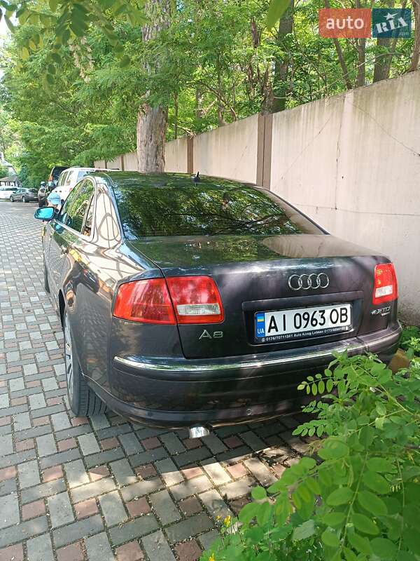 Седан Audi A8 2003 в Буче