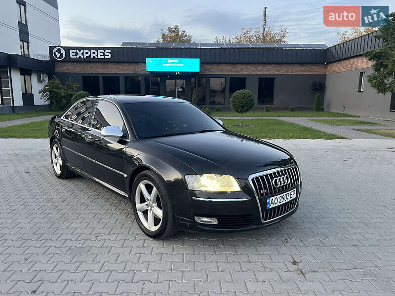 Седан Audi A8 2005 в 